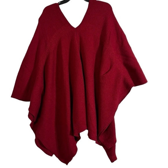 ECHOVIEW Red Peruvian Wool & Baby Alpaca V-neck Poncho - Picture 2 of 8